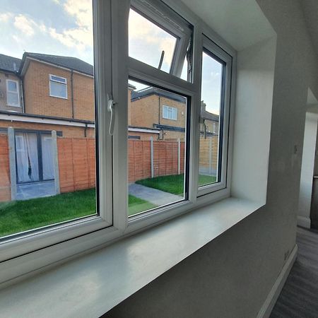 Ilford Towncentre Large Studio Экстерьер фото