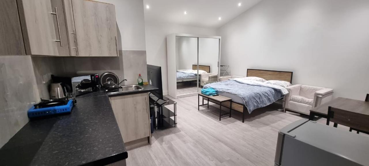 Ilford Towncentre Large Studio Экстерьер фото