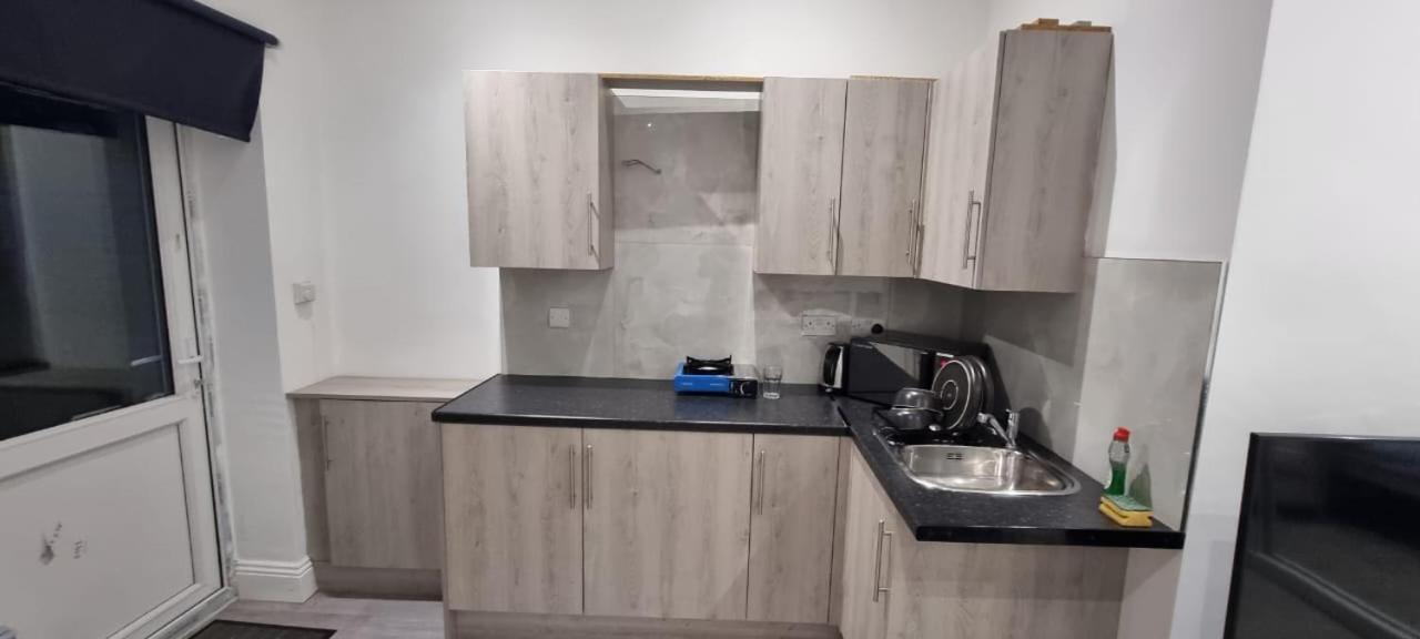 Ilford Towncentre Large Studio Экстерьер фото