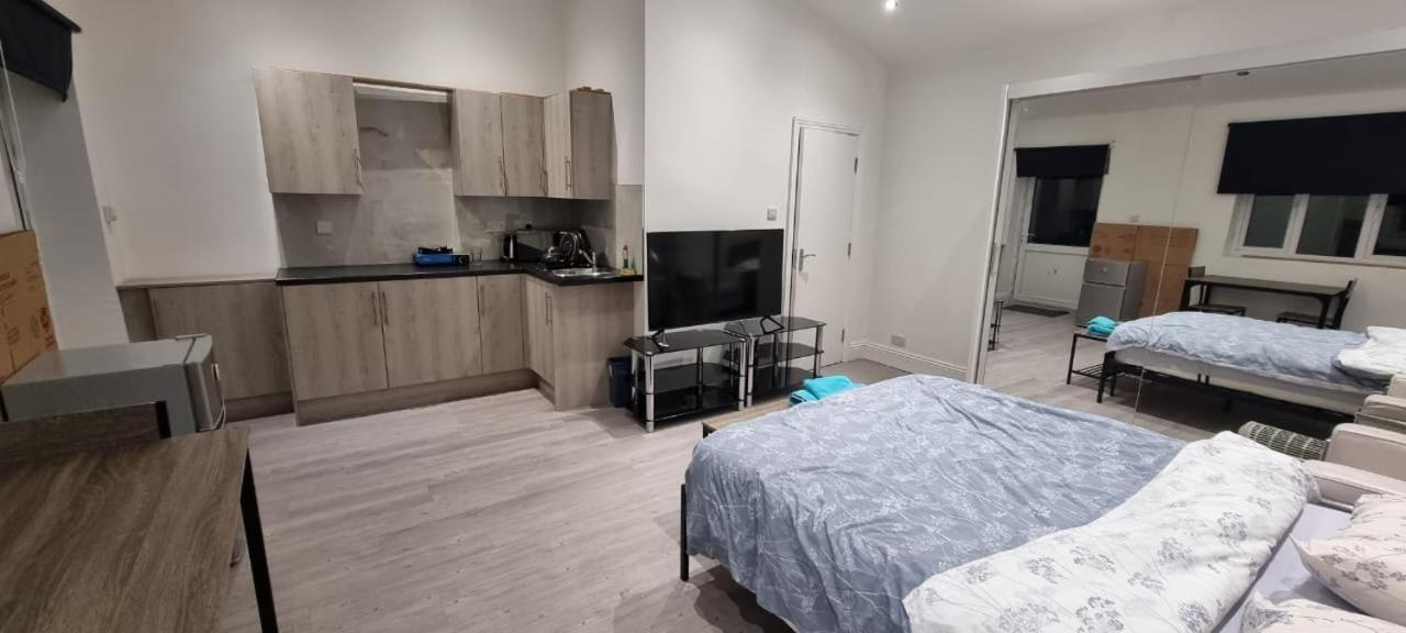 Ilford Towncentre Large Studio Экстерьер фото