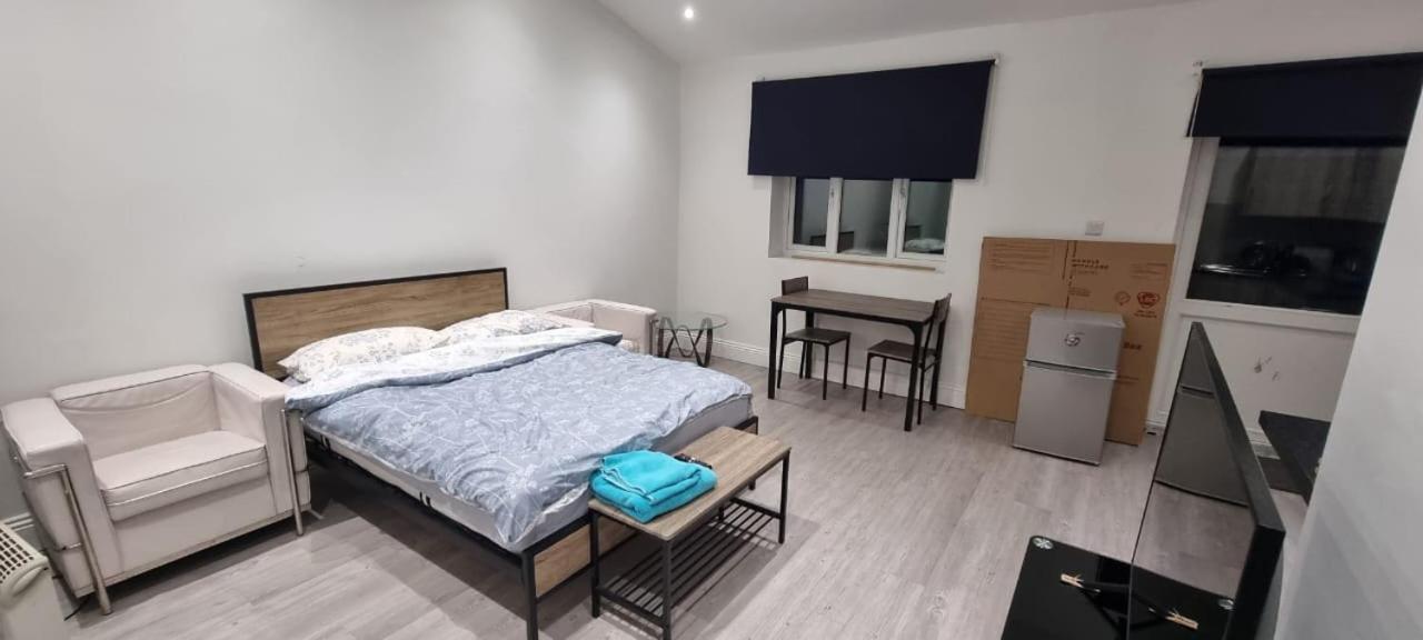 Ilford Towncentre Large Studio Экстерьер фото